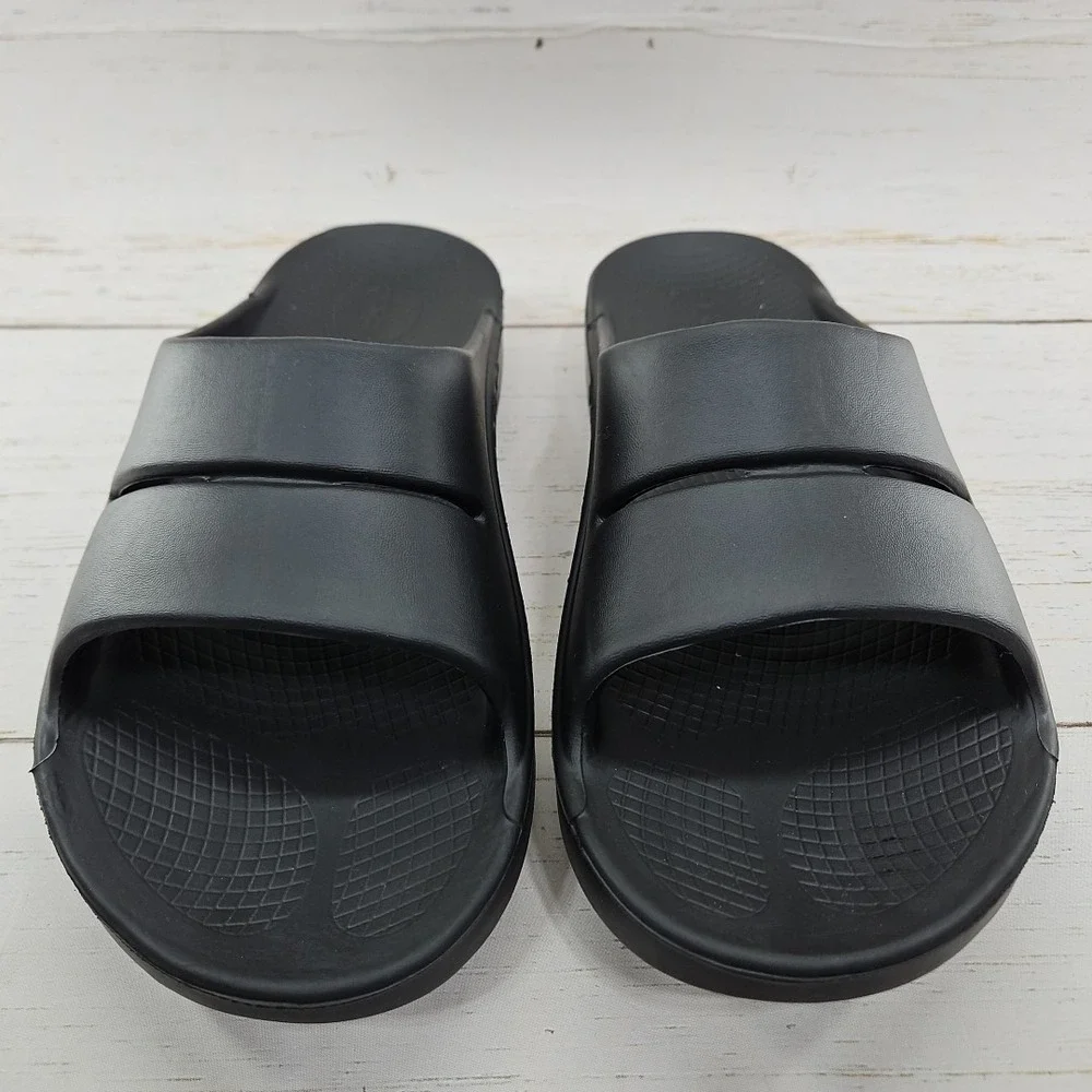Oofos OOahh Mens‎ Size 10 Black  Recovery Summer Slide Sandals Arch Support